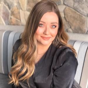 Meet your Posher, Adrina